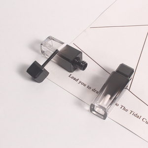 Tubo de brillo de labios de plástico para cosméticos, botella de brillo de labios grande con logotipo personalizado, envase vacío para lápiz labial - Product Image 3