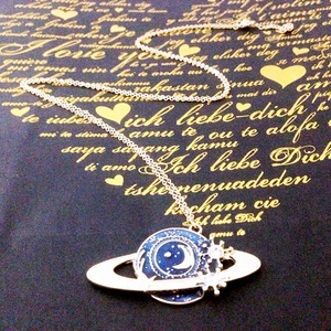 Collana con Ciondolo a Forma di Pianeta Saturno in Lega Stile Occidentale Xus - Product Image 4