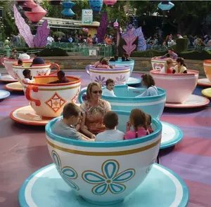 Bambini fun fair giochi Al Coperto parco di divertimenti giro kiddie rides kiddie tazza di tè tazza di tè elettrica