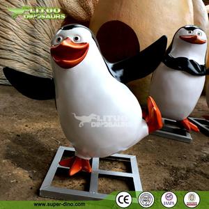 Sculpture en fibre de verre de pingouin d'Ankare, <span class=keywords><strong>Madagascar</strong></span> - Product Image 4