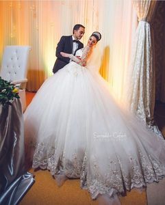 Abito da Sposa con Applicazioni in Pizzo, Fiori, Perle, Strascico Reale, Stile Principessa, Maniche Lunghe, Modello MWA282 - Product Image 4