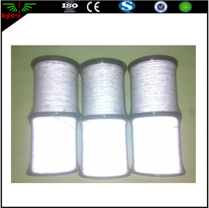 Hi <span class=keywords><strong>viz</strong></span> ด้ายเย็บผ้าอะคริลิคยาว1มม. กว้าง2มม. สีเงินสีเทาอ่อนสะท้อนแสงสองด้านสำหรับถักปลอกคอสุนัข - Product Image 4