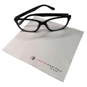 Chiffon de nettoyage personnalisé en microfibre gris pour lentilles de lunettes avec sérigraphie du logo