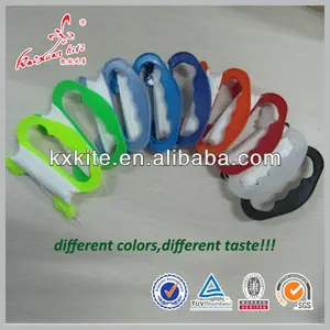 D-shaped kite handle with kite line