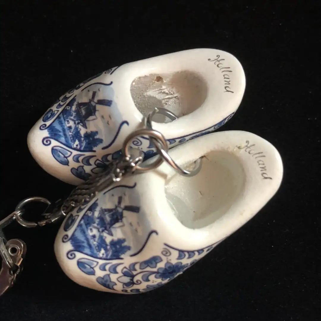 wooden shoe keychain, dutch shoe key chain promotional gift for the Netherlands market