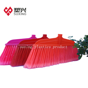 Scopa di grandi dimensioni in plastica per la pulizia domestica - Product Image 5