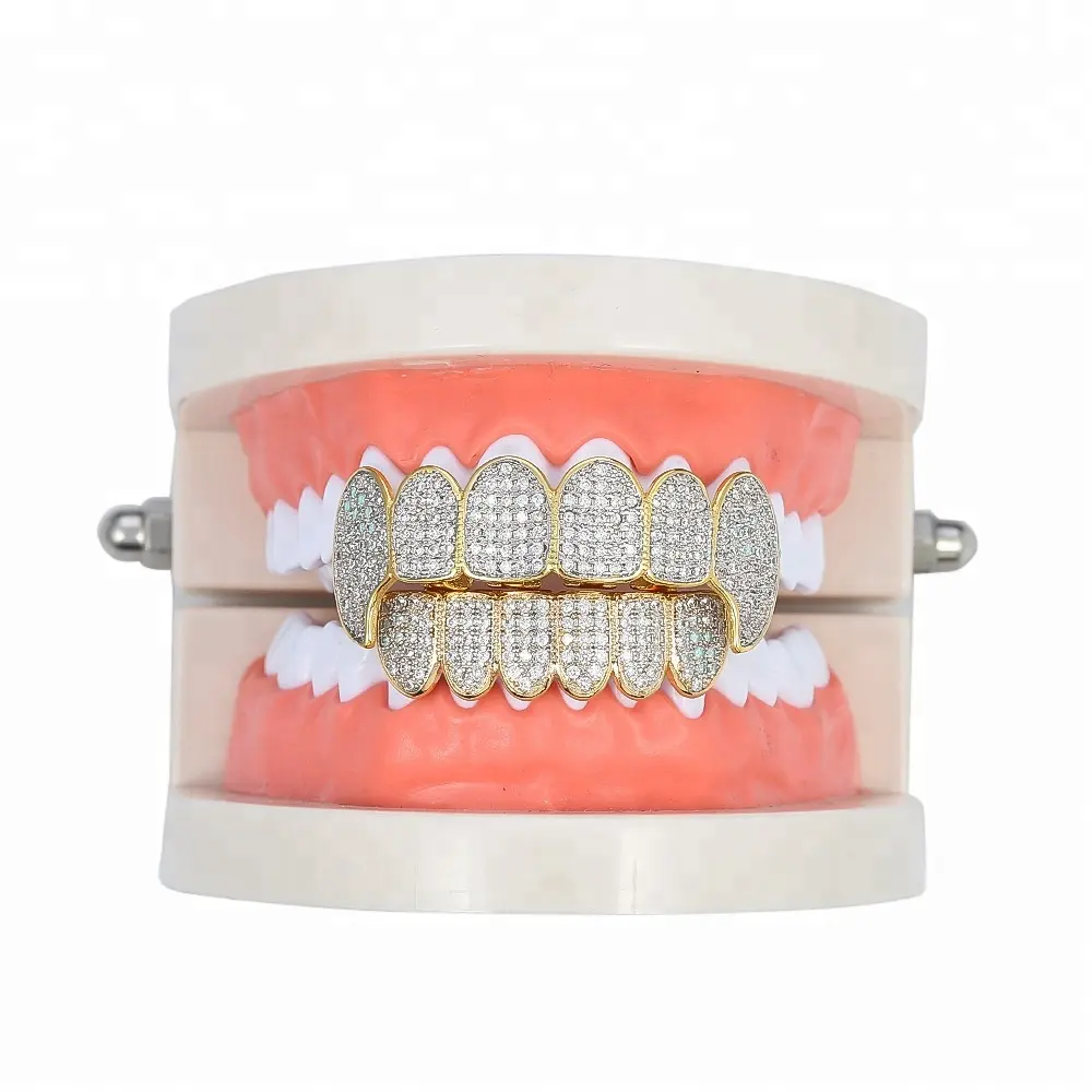 Hot-Selling Baru Hip Hop Gigi Diamond Grillz Set Es Keluar Cubic Zirconia Emas Grillz Gigi Vampir untuk Halloween Perhiasan Tubuh