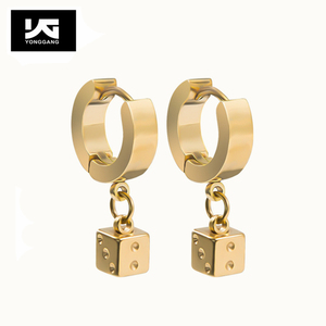 <span class=keywords><strong>Orecchini</strong></span> <span class=keywords><strong>da</strong></span> <span class=keywords><strong>uomo</strong></span> in acciaio inossidabile placcato oro nero a cerchio pendente con fulmini stile religioso elegante - Product Image 2