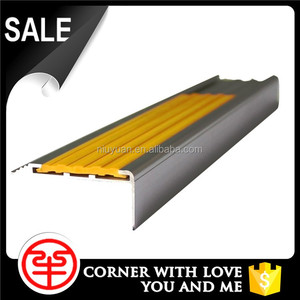 Cantoneras de aluminio dorado de transición para piso de madera - Product Image 1