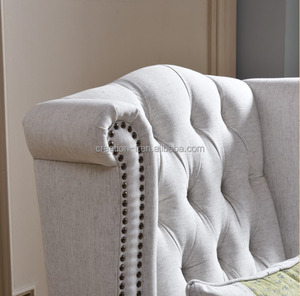 Set Divano Chesterfield con Poltrona Trapuntata, Divano Moderno per Soggiorno con Gambe in Legno e Rivestimento in Tessuto - Product Image 4