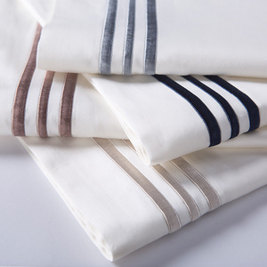 Juego de Ropa de Cama de Hotel de Lujo con Bordado - Product Image 5