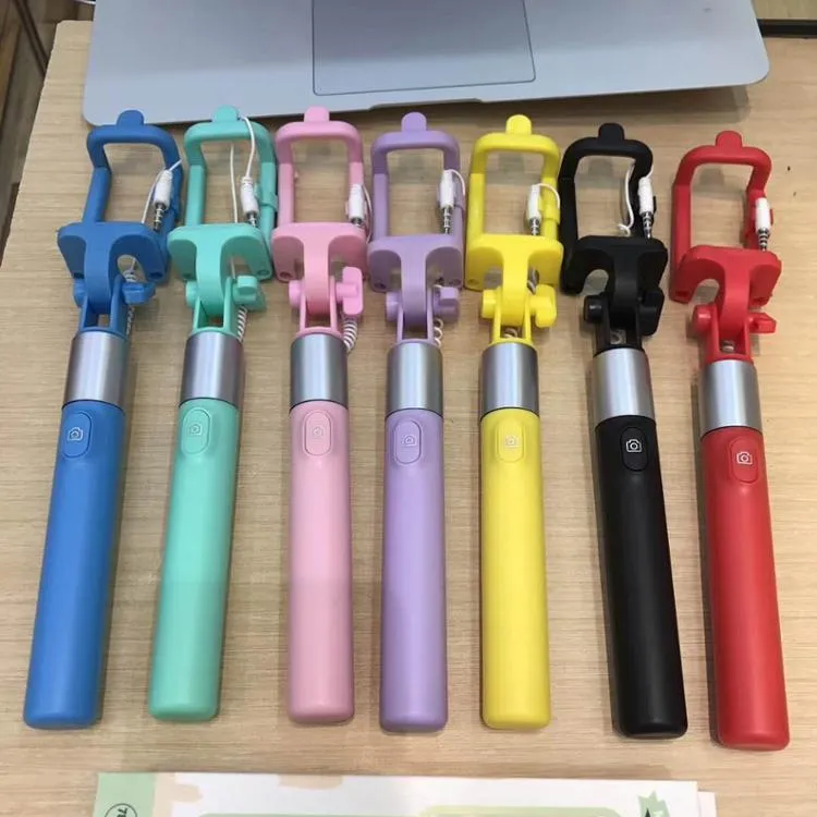 2023 New Products Mini Monopod Wired Selfie Stick for Android/IOS Cable Selfie Stick Monopod in Stock