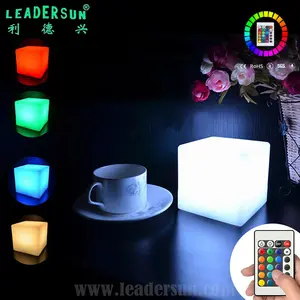Lampu kubus Led warna RGB Mini, lampu plastik isi ulang tahan air 10cm menakjubkan untuk dekorasi