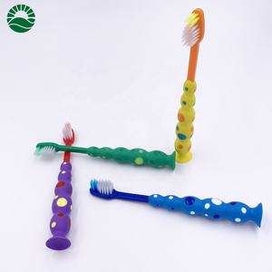 Cepillo de dientes con forma de palos para niños, con tomates clásicos y ventosas - Product Image 4