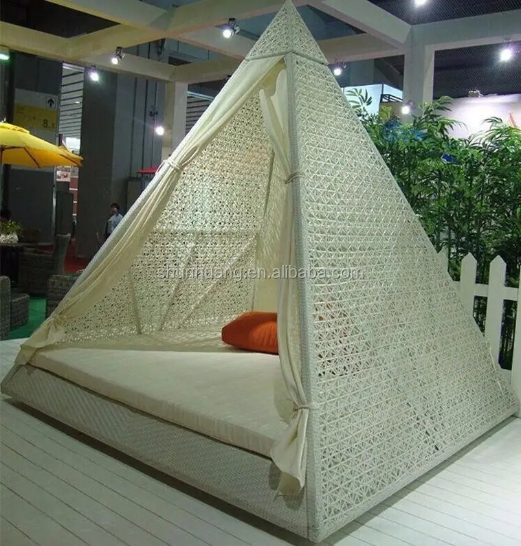 Kaliteli PE rattan plaj daybed hasır mobilya üçgen güneş yatağı