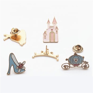Insigne en métal de conte de fées de voiture de citrouille de château de chaussures de cristal - Product Image 5