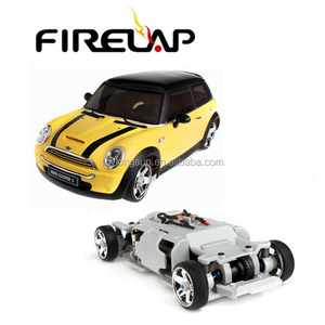 <span class=keywords><strong>Mini</strong></span> Cooper RC Car 4WD Firelap <span class=keywords><strong>Mini</strong></span> RC Jouet de contrôle radio de voiture à la dérive avec câble USB inclus Matériau métallique - Product Image 4
