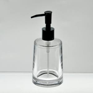 Flacon distributeur carré en plastique transparent pour salle de bain - Product Image 3