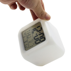 Quà tặng khuyến mãi hiện đại <span class=keywords><strong>LCD</strong></span> màn hình lớn 7 LED đầy màu sắc thay đổi Cube bảng kỹ thuật số lịch đồng hồ báo thức - Product Image 4