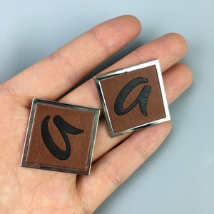 Tùy Chỉnh Thời Trang May Mặc Denim Nhãn Kim Loại Logo Dập Nổi PU Da Jeans Vá - Product Image 3