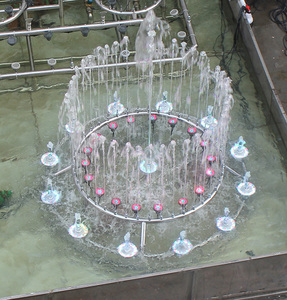 <span class=keywords><strong>Fontaine</strong></span> <span class=keywords><strong>d</strong></span>'eau intérieure/extérieure personnalisée de 2 à 6 mètres avec lumières LED musicales et jet de mousse pour applications de parc - Product Image 6