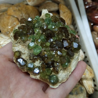 Vert Grenat Démantoïde rugueuse spécimen de cristal