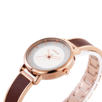 Vente en gros de montres pour femmes classiques et élégantes, nouvelle mode, livraison gratuite, montre-bracelet unique de Chine pour femmes, style simple, cadran en cristal