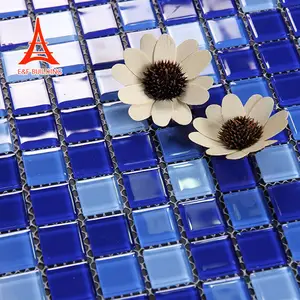Baño cristal brillante mosaico azulejos de la pared popular color azul azulejo mosaico de vidrio para piscina