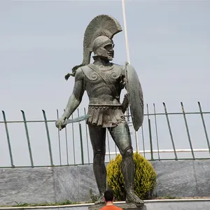 Estatua de Guerrero espartano de metal, tamaño real, escultura de bronce leonidas con escudo, en venta