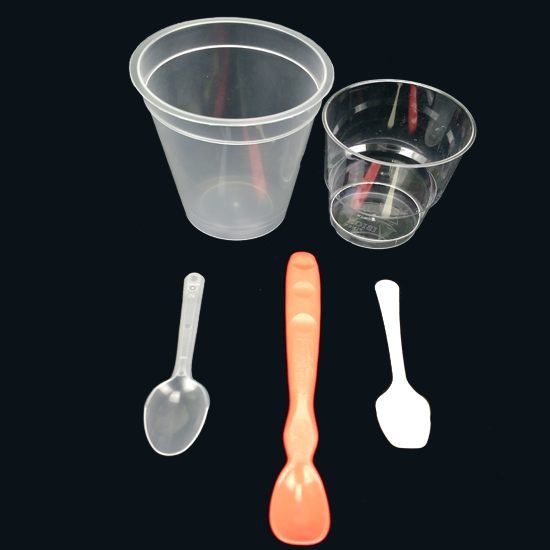 Пластиковая одноразовая посуда