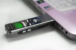 حار بيع 8GB المزدوج ميكروفون راديو FM رخيصة قابل للسحب USB مسجل الصوت القلم مع شاشة
