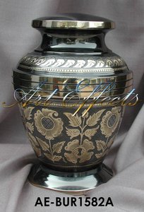 Urna Funeraria de Latón Floral Negra y Dorada Hecha a Mano, Diseño Estilo Americano, Duradera, para Cenizas Humanas Adultas, a Prueba de Fugas, Ecológica - Product Image 5