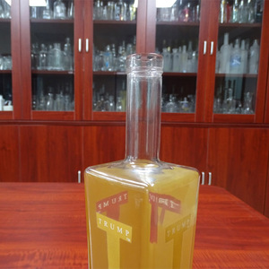 Bouteilles de verre carré couleur <span class=keywords><strong>1000ml</strong></span> spray <span class=keywords><strong>absolut</strong></span> <span class=keywords><strong>vodka</strong></span> bouteille - Product Image 4