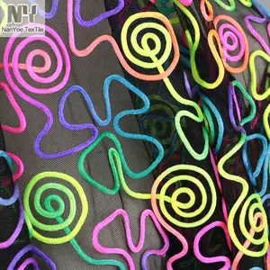 Nanyee 섬유 Muliti 색상 공간 염색 리본 자수 직물