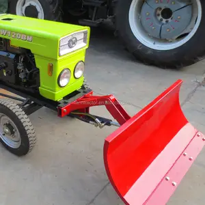 Pequeno trator com lâminas de neve para venda