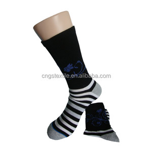 personalizado puño elástico medio rizo patrón de rayas azul blanco y te negro para hombre del deporte atlético calcetines - Product Image 1