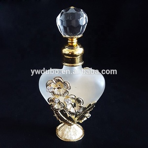 Botella de Perfume de Metal Antiguo de 10 ml con Diseño de Flor Hawaiana, Tapa de Cobre, Gotero de Acero Inoxidable, Botella Recargable de Vidrio en Forma de Corazón para Aceites Esenciales 80023 - Product Image 4