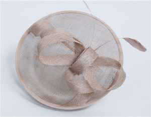 S4602 nouveau 2019 été automne femmes <span class=keywords><strong>plume</strong></span> sinamay cambrique chapeaux fête d'église de <span class=keywords><strong>mariage</strong></span> mariée coiffure fascinator chapeaux pour dames - Product Image 5