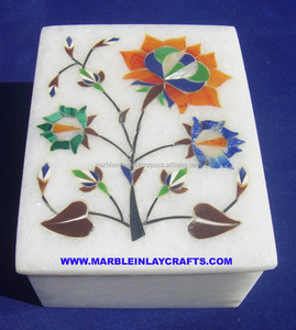Caja decorativa de mármol con incrustaciones blancas - Product Image 1