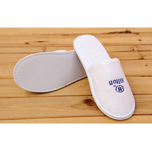 Desechables estilo de hotel zapatillas lavable blanco al por mayor de lujo del dedo del pie cerrado terry de algodón zapatillas de hotel - Product Image 1
