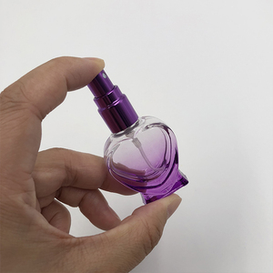 Flacone Spray per Profumo in Vetro a Forma di Cuore Colorato <span class=keywords><strong>10</strong></span> <span class=keywords><strong>ml</strong></span> - Product Image 5