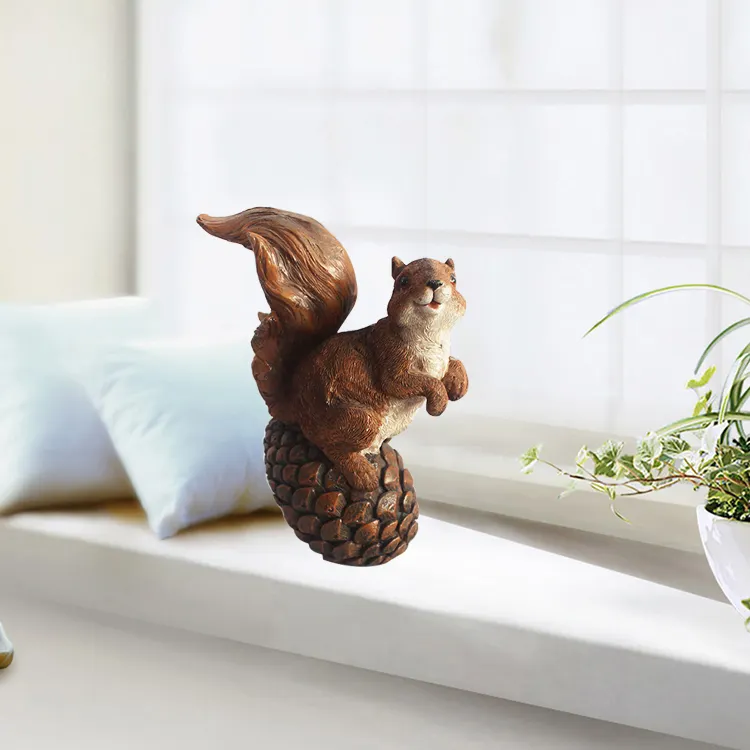 Resina personalizzata animale statua importazione scoiattolo giardino ornamenti in resina mobili da giardino all'aperto