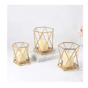 ゴールド幾何ティーライトホルダー Suppliers-結婚式の装飾の家の装飾のための幾何学的な金属ゴールド奉納ティーライトキャンドルホルダー