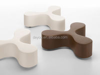 Les sièges en forme de pétale de la fleur banc chaise molécule pouf rembourré pouf