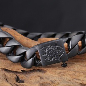 Motorista gótico ancha cadena para hombre Boys Curb del cráneo grabado cubano Negro 316L Pulsera de acero inoxidable - Product Image 6