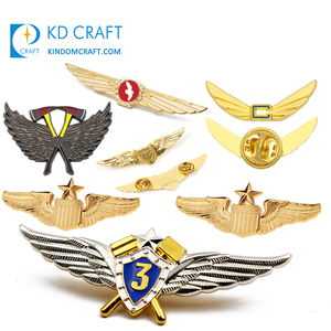 Trung Quốc Nhà cung cấp biểu tượng tùy chỉnh kim loại 3D Kẽm hợp kim vàng mạ cánh huy hiệu với đôi bướm ly hợp - Product Image 3