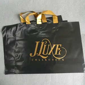 Sac noir de grande taille pour vêtements, design personnalisé, avec logo doré imprimé, HDPE, sac à poignée en boucle souple pour vêtements,