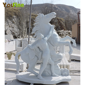 Mermer Taş Ile Beyaz Oyma Adam At Heykeli