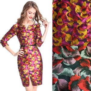 Falda de tela de brocado Jacquard <span class=keywords><strong>para</strong></span> mujeres <span class=keywords><strong>jóvenes</strong></span> 100% poliéster de doble cara <span class=keywords><strong>para</strong></span> bodas y prendas en colores brillantes - Product Image 1