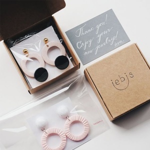 Venta al <span class=keywords><strong>por</strong></span> mayor de lujo de cartón Pequeño anillo de la joyería de papel de embalaje de caja de cartón corrugado caja de correo personalizado impreso caja de envío con el logotipo - Product Image 1